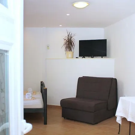 Mito And Guest house